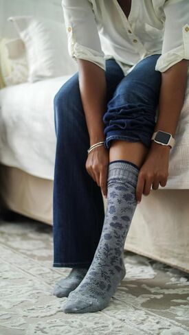 Dr. Scholl's Women's Graduated Compression Solid Pattern Knee High Socks 2 Pair Pack, Black, Fits Women's shoe size 4-10 in Saudi Arabia