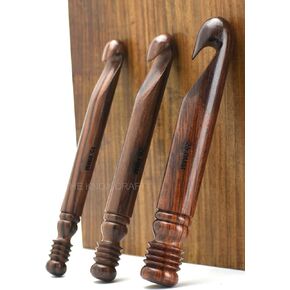 3 PCS Crochet Hook Set, Large Wooden Crochet Hooks Size 15/20/25MM, Wooden Yarn Hooks with Ergonomic Soft Grip Handles, Huge Crochet Hooks for Thick Blanket & Extra Bulky Yarn Projects (15/20/25MM)