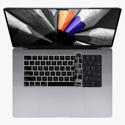 غطاء لوحة المفاتيح kwmobile متوافق مع Apple MacBook Pro 16" (2021) A2485 - غطاء لوحة المفاتيح باللغة الإنجليزية الأمريكية QWERTY - أسود in Kuwait