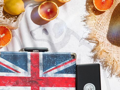 حقيبة دوارة تعمل بالبلوتوث من فيكتور مترو بلس | مشغل تسجيل فينيل ثلاثي السرعات مع مكبرات صوت ستيريو مدمجة، بطارية قابلة للشحن، مخرج RCA، مدخل Aux، ومحول 45 دورة في الدقيقة، VSRP-850B in Kuwait