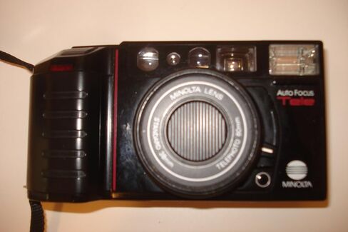كاميرا Minolta AF-Tele 35 مم Point and Shoot AF Film مع عدسة 38 مم قياسية وعدسة تليفوتوغرافي 60 مم (متجددة) in Saudi Arabia
