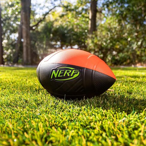 كرة قدم NERF Pro Grip، زرقاء، كرة إسفنجية كلاسيكية، سهلة الإمساك والرمي، كرات للأطفال، ألعاب رياضية للأطفال in Kuwait