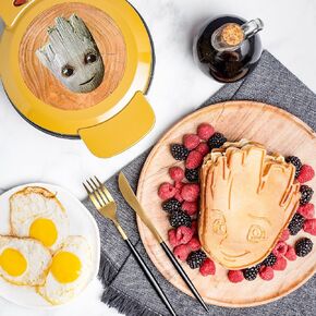 Uncanny Brands Marvel Loki Waffle Maker - Loki's Helmet on Your Waffles - Waffle Iron
