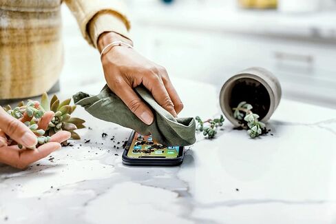 حافظة OtterBox Defender بدون شاشة لهاتف iPhone 14 Plus (فقط) حافظة فقط - عبوة غير قابلة للبيع بالتجزئة - أسود in Saudi Arabia