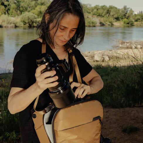 Peak Design Everyday Sling 6L Coyote Sling أو حمل الكتف (BEDS-6-CY-3) in Saudi Arabia