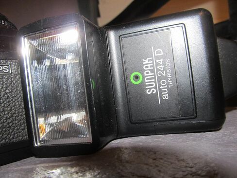 مجموعة كاميرا Minolta X-7A مقاس 35 مم SLR مع عدسة تكبير AF وحامل MD (متجدد) in Saudi Arabia