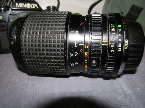 مجموعة كاميرا Minolta X-7A مقاس 35 مم SLR مع عدسة تكبير AF وحامل MD (متجدد) in Saudi Arabia