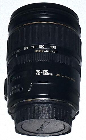 عدسة تكبير Canon EF 28-135mm f/3.5-5.6 IS USM لكاميرات Canon EF Mount SLR DSLR - التركيز التلقائي وتثبيت الصورة (متجدد) in Saudi Arabia