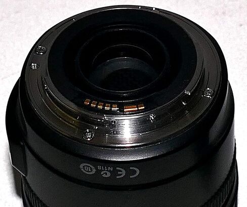 عدسة تكبير Canon EF 28-135mm f/3.5-5.6 IS USM لكاميرات Canon EF Mount SLR DSLR - التركيز التلقائي وتثبيت الصورة (متجدد) in Saudi Arabia