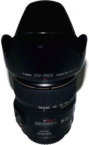 عدسة تكبير Canon EF 28-135mm f/3.5-5.6 IS USM لكاميرات Canon EF Mount SLR DSLR - التركيز التلقائي وتثبيت الصورة (متجدد) in Saudi Arabia