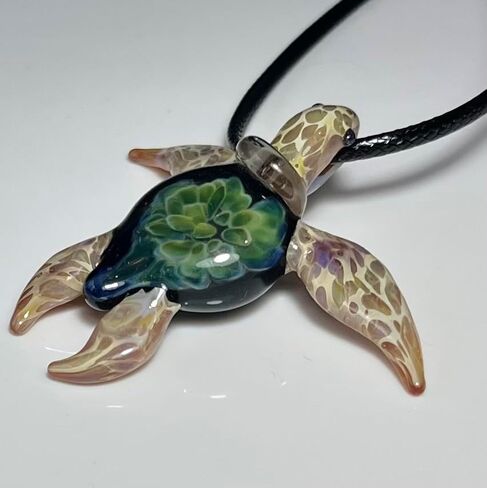 Authentic Handcrafted Glass Hawaiian Honu Sea Turtle Jewelry Pendant Necklace (Glass Hawaiian Honu Sea Turtle with Adjustable Nylon Waive Pattern Necklace) in Saudi Arabia