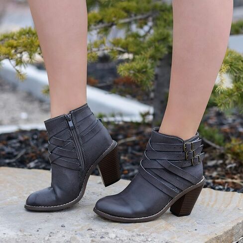 Brinley Co. حذاء نسائي للكاحل متعدد الأشرطة in Kuwait