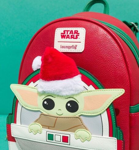 حقيبة ظهر صغيرة من Loungefly Star Wars Santa Grogu - حصريًا من Entertainment Earth in Saudi Arabia
