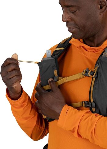 حقيبة ظهر Osprey Talon Velocity 30L للرجال للمشي لمسافات طويلة، فحمي داكن/Tumbleweed، L/XL in Saudi Arabia