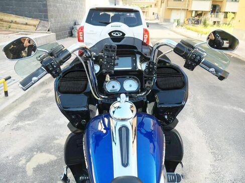 غطاء شوايات مكبر الصوت الأمامي مع زخرفة ثلاثية الخطوط متوافقة مع Harley Road Glide FLTRX FLTRXS 2015-2021 أسود in Saudi Arabia