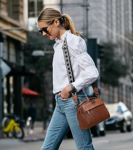 حقائب كروس للنساء من Love Delivery حقيبة كتف صغيرة من جلد البولي يوريثان الناعم مع 3 أشرطة مجانية وقلادة لطيفة in Kuwait