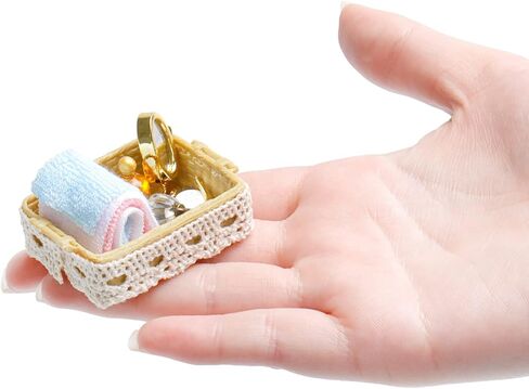 مجموعة سلة حمام صغيرة بمقياس 1:12 مع منشفة ومرآة ومشط عطر سلة دانتيل مصغرة لإكسسوارات ديكور مشهد الحمام المنزلي المصغر in Kuwait