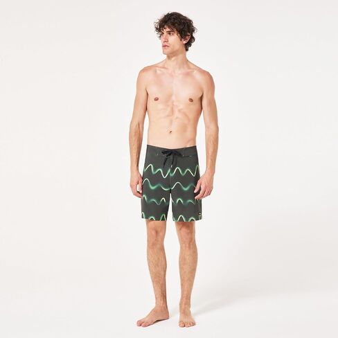 Oakley Men's Swell Line Recycled 18" Boardshort in Saudi Arabia