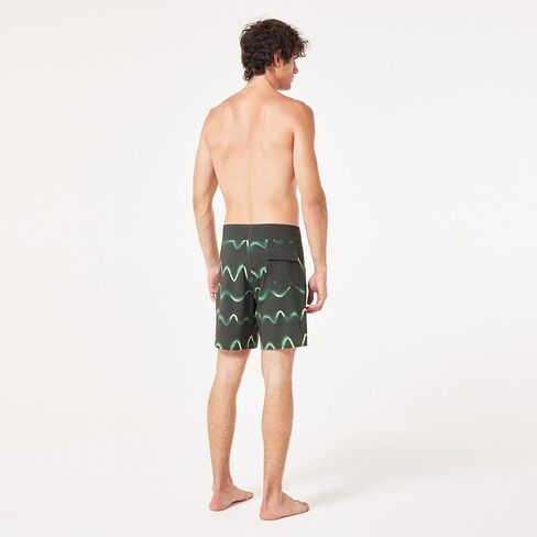 Oakley Men's Swell Line Recycled 18" Boardshort in Saudi Arabia