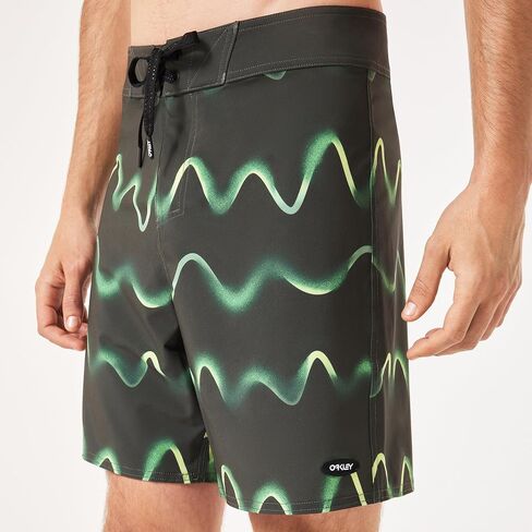 Oakley Men's Swell Line Recycled 18" Boardshort in Saudi Arabia
