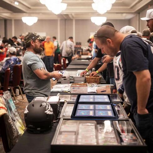 مجلد بطاقات التداول Toploader Binder، ذو 4 جيوب، متوافق مع Pokemon TCG MTG، يحمل 128 بطاقة صلبة مقاس 3 × 4 بوصة - أصفر وأحمر in Kuwait