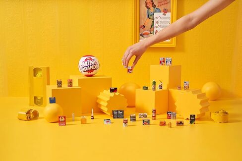كبسولة صغيرة من Mini Brands Retro تحتوي على أكثر من 60 قطعة صغيرة غامضة للتجميع، تراخيص حقيقية، مقتنيات نادرة، حزمة مخفية، للأعمار من 3 سنوات فما فوق in Kuwait