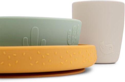 طقم عشاء Done by Deer Stick&Stay Lalee باللون الأخضر/الخردل/الرمل - 100% سيليكون من الدرجة الغذائية - تصميم مضاد للانزلاق وسهل الإمساك - مقاوم للغسل في غسالة الأطباق - مثالي لتجربة تناول الطعام الممتعة للأطفال in Kuwait