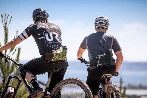 حزام الترطيب CamelBak Podium Flow 4، 21oz، فضي/ليموني in Saudi Arabia