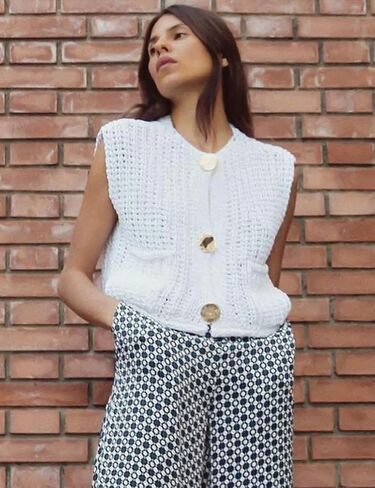 Wyeysyt Womens Sleeveless Crop Knit Cardigan Casual Button Down Cropped Knitted Sweater Vest with Pockets in Kuwait