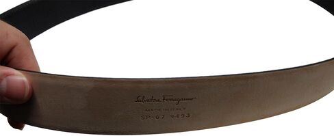 حزام سلفاتوري فيراغامو غانشيني قابل للتعديل من الجلد الأسود المرصوف بالحصى الذهبي المصقول in Kuwait