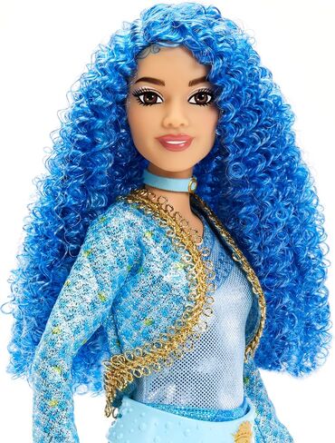 Mattel Disney Descendants: دمية وإكسسوارات The Rise of Red Fashion - الأميرة كلوي تشارمينغ، ابنة سندريلا مع ملابس مستوحاة من الفيلم وسيف in Saudi Arabia