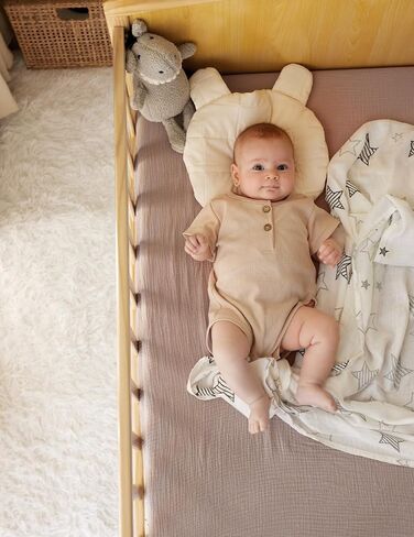 Momcozy ملاءة سرير ملائمة من الموسلين، عبوتان من القطن الطبيعي الناعم المسامي مقاس 91.44 سم × 66.04 سم، ملاءة مرتبة للأطفال، تغليف مرتبة 360 درجة مانعة للانزلاق للأولاد والبنات، ملاءة سرير محايدة للأطفال الصغار، مقاس متوسط، بيج أحمر داكن in Kuwait