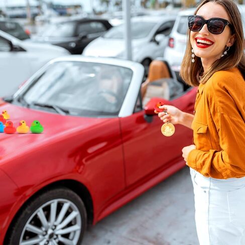 60 قطعة من بطاقات خشبية من البط المطاطي والخيوط، مجموعة من البط المطاطي الصغير الملون، بط مطاطي صغير مع علامات خشبية مستديرة من أجل لعبة البط، هدايا لحفلات استقبال المولود الجديد (نمط حيوي) in Kuwait