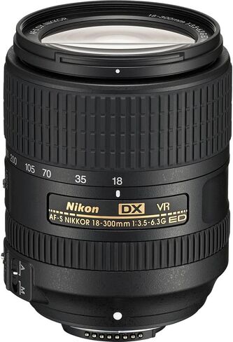 عدسة Nikon AF-S DX NIKKOR مقاس 18-300 مم وببؤرة f/3.5-6.3G ED VR (2216) + بطاقة ذاكرة سعة 64 جيجابايت + مجموعة مرشح + حقيبة ظهر + قارئ بطاقات + برنامج Corel للصور + حامل ثلاثي القوائم مرن + محفظة ذاكرة + حافظة للأغطية + مجموعة تنظيف in Kuwait