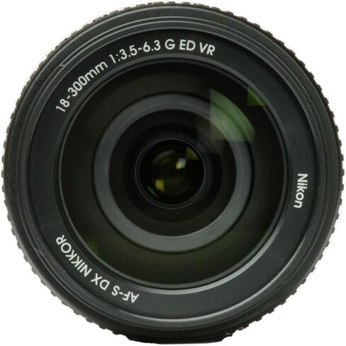 عدسة Nikon AF-S DX NIKKOR مقاس 18-300 مم وببؤرة f/3.5-6.3G ED VR (2216) + بطاقة ذاكرة سعة 64 جيجابايت + مجموعة مرشح + حقيبة ظهر + قارئ بطاقات + برنامج Corel للصور + حامل ثلاثي القوائم مرن + محفظة ذاكرة + حافظة للأغطية + مجموعة تنظيف in Kuwait