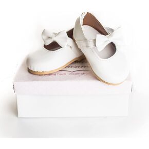 THE QUEEN'S TREASURES 18 Inch Doll Clothing Shoes, White Dress Shoes with Bow Detail & Authentic Shoe Box, Compatible for Use with American Girl Dolls and Clothes
