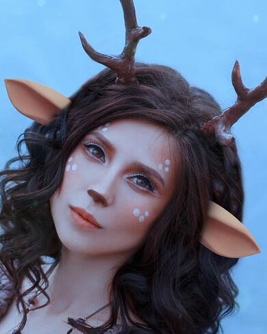 Libima Faun Ears Satyr زي الهالوين الاصطناعي آذان الغزلان زي الغزلان زي قرون الماعز آذان الهالوين مجموعة اللاتكس الاصطناعية مع طلاء الوجه والغراء اللاصق للمكياج Elven Masquerade Cosplay in Saudi Arabia