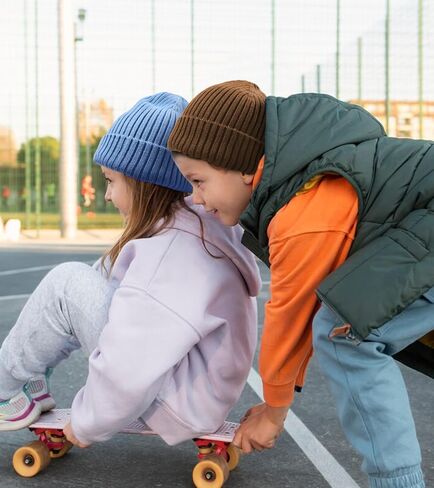 Kids Merino Wool Beanie Hat,Unisex Children Warm Winter Cuffed Ski Caps Classic Knitted Skull Caps for Boys Girls 7-14Y in Saudi Arabia