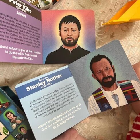 مجموعة كتب لوحة القديسين مثلي - هدية المعمودية، القديسين الكاثوليك، هدية كاثوليكية للأولاد والبنات in Kuwait