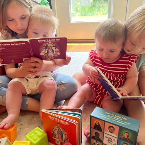 مجموعة كتب لوحة القديسين مثلي - هدية المعمودية، القديسين الكاثوليك، هدية كاثوليكية للأولاد والبنات in Kuwait