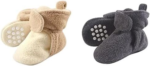 أحذية Luvable Friends Boy Cozy من الصوف، عبوة من قطعتين، لون كريمي أسمر فحمي، 0-6 أشهر in Kuwait
