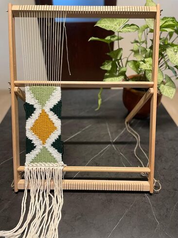 نول نسيج من الخشب الصلب على سطح الطاولة من Fireside Crafts، مقاس 25.2 بوصة ارتفاع × 19.3 بوصة عرض، إطار كبير جدًا، خشب القيقب الصلب مع أربطة معدنية قوية، مشط، مكوك، قضيب تعليق، نول نسيج للهواة الطموحين. in Kuwait