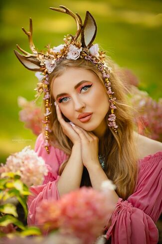 MOSTORY اليدوية الأبيض قرن الوعل عقال الغابات فراشة خوذة الغابات قرون الغزلان هيرباند الجنية زهرة تاج للنساء الفتيات عصر النهضة الزفاف الهالوين تأثيري صورة تبادل لاطلاق النار in Saudi Arabia