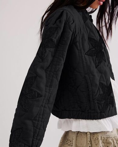 سترة نسائية من Gacaky خفيفة الوزن ومطرزة بالورود ومبطنة للشتاء الدافئ بأزرار سفلية وسترة منتفخة مع جيوب in Kuwait