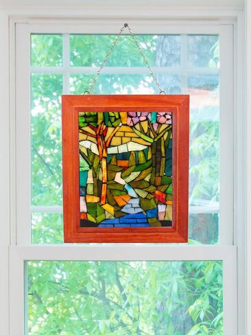 Dale Tiffany M0007SH Peacock Mosaic Art Glass Window Suncatcher لوحة حائط من الزجاج الملون وإطار من خشب البلوط الأحمر لديكور المنزل وغرفة المعيشة والمكتب، 8 بوصة × 10 بوصة in Saudi Arabia