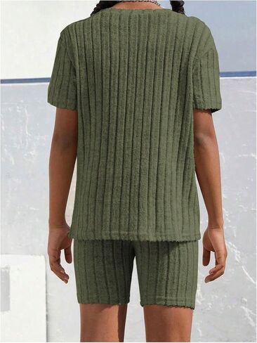WDIRARA Girl's 2 Piece Texture Stripes Short Sleeve Round Neck Clothing Set with Shorts in Saudi Arabia