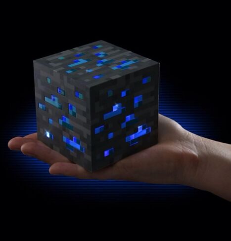خام الماس الحجري الأزرق المضيء من ThinkGeek Minecraft - من المؤكد أنه سيبقي الخنازير بعيدًا in Saudi Arabia