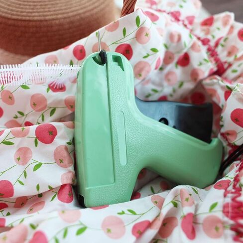 مسدس علامات للملابس، مسدس بطاقة السعر مع 5 إبر و1000 مشبك تثبيت، مسدس علامة للملابس (أخضر فاتح) in Kuwait