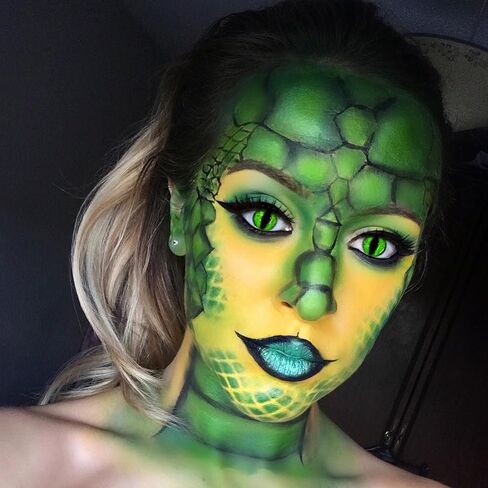 SUNNYVALE Halloween Green Face Body Paint Stick، عين خضراء فاتحة سوداء للرياضة، أساس ليموني لـ Goblin Hulk Shrek Gamora Wicked Witch Hunting Camo Cosplay زي مكياج in Saudi Arabia