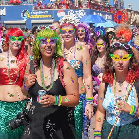 207 قطعة من زينة ماردي غرا، 36 قطعة من قلادات ماردي غرا، 6 قطع من الأقنعة، 54 قطعة من العملات المعدنية، 105 قطعة من ملصقات الوشم، 6 قطع من الأساور المطاطية من إكسسوارات ماردي غرا، مجموعة هدايا للحفلات التنكرية in Kuwait